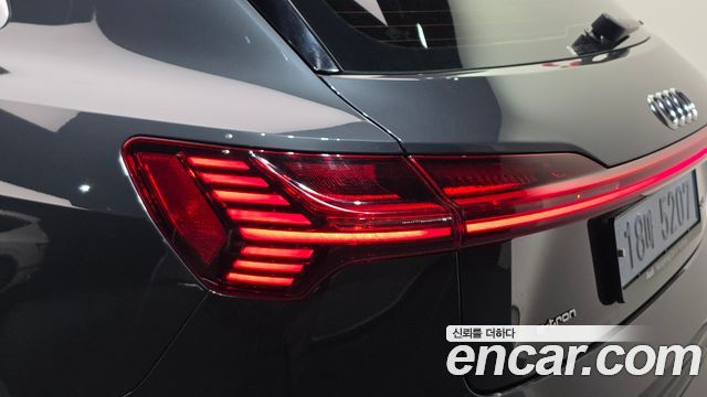 Audi e-tron 55 Quattro 2020 — фото 29