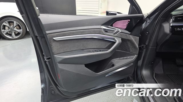 Audi e-tron 55 Quattro 2020 — фото 30