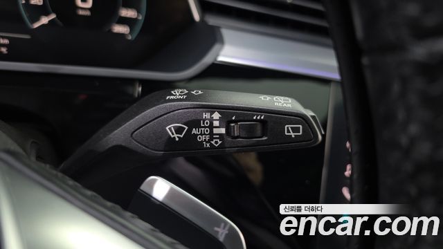 Audi e-tron 55 Quattro 2020 — фото 35