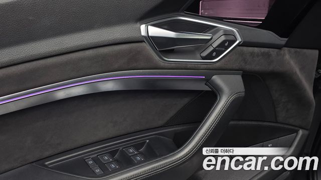 Audi e-tron 55 Quattro 2020 — фото 42