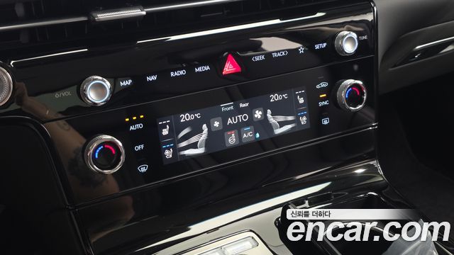 Genesis G80 (RG3) Gasoline 2.5 Turbo AWD 2025 — фото 19