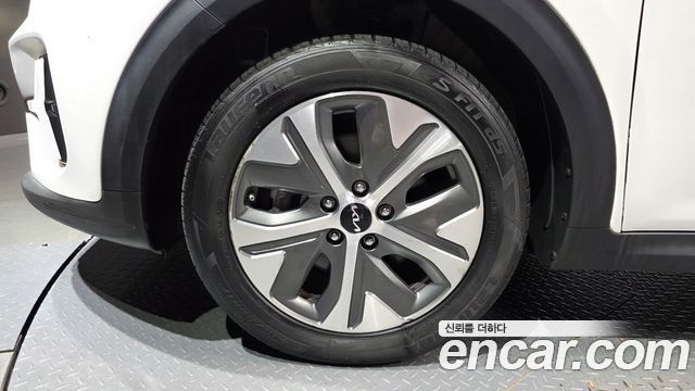 Kia Niro Plus Earth 2023 — фото 5