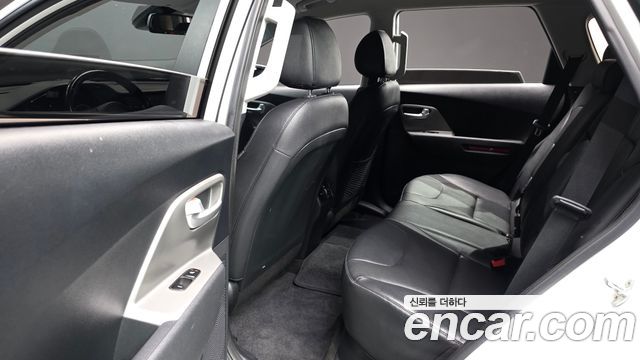 Kia Niro Plus Earth 2023 — фото 11