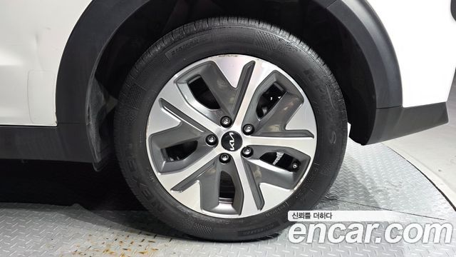 Kia Niro Plus Earth 2023 — фото 21