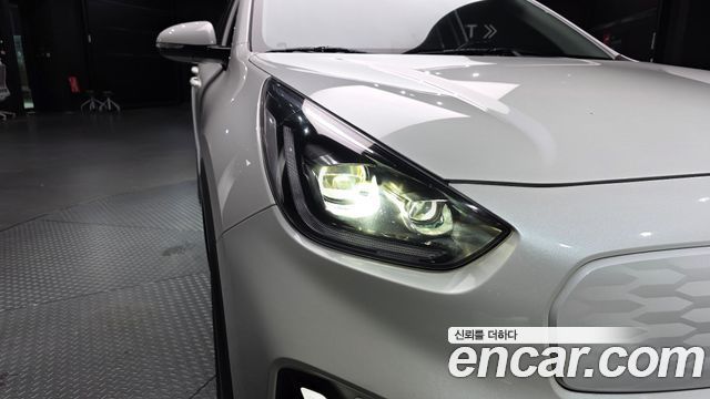 Kia Niro Plus Earth 2023 — фото 22