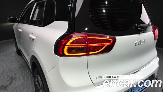 Kia Niro Plus Earth 2023 — фото 23