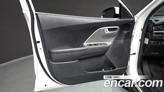 Kia Niro Plus Earth 2023 — фото 24