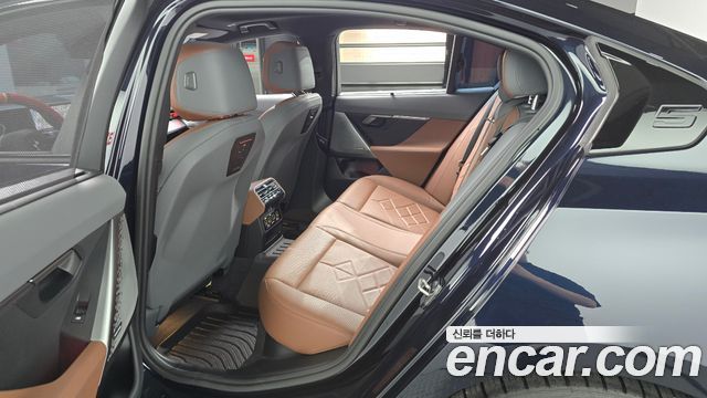 BMW 5 Series (G60) 530i xDrive M Sport 2024 — фото 15