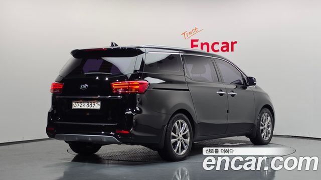 Kia Carnival 9-Seater Prstige 2019 — фото 2