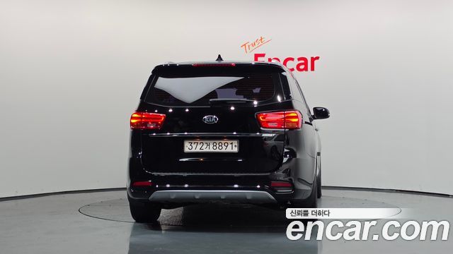 Kia Carnival 9-Seater Prstige 2019 — фото 4