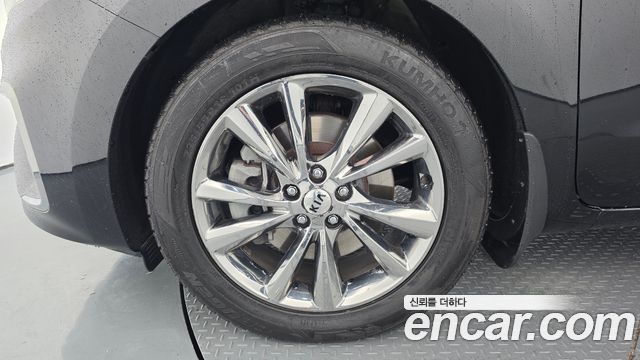Kia Carnival 9-Seater Prstige 2019 — фото 5