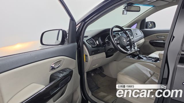 Kia Carnival 9-Seater Prstige 2019 — фото 10