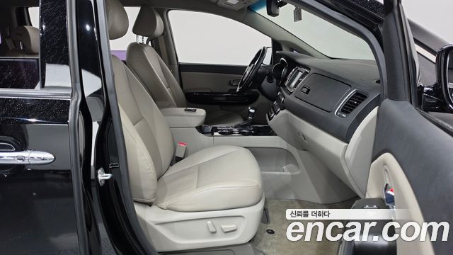 Kia Carnival 9-Seater Prstige 2019 — фото 11