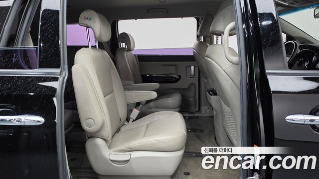 Kia Carnival 9-Seater Prstige 2019 — фото 12