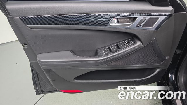 Genesis G80 3.3 GDI AWD Luxury 2017 — фото 24