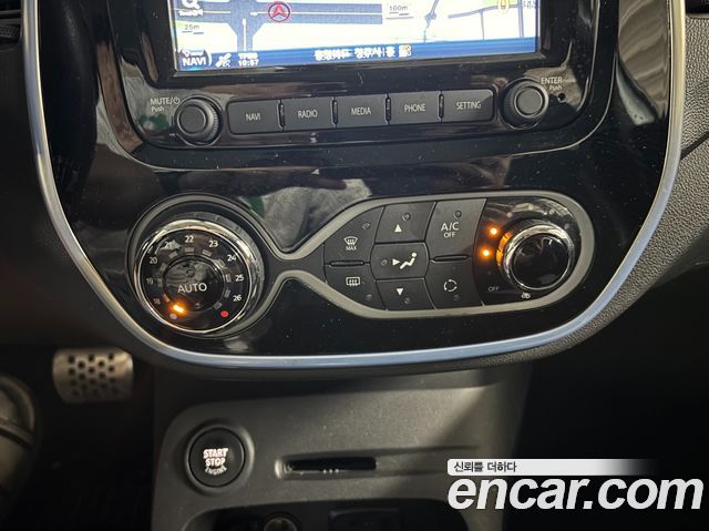 Renault Korea QM3 RE Signature 2017 — фото 10