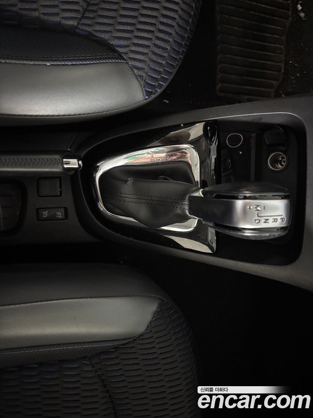 Renault Korea QM3 RE Signature 2017 — фото 19