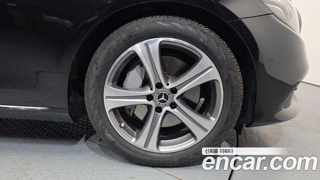 Mercedes-Benz E-Class (W213) E300 4MATIC Avnatgarde 2018 — фото 5