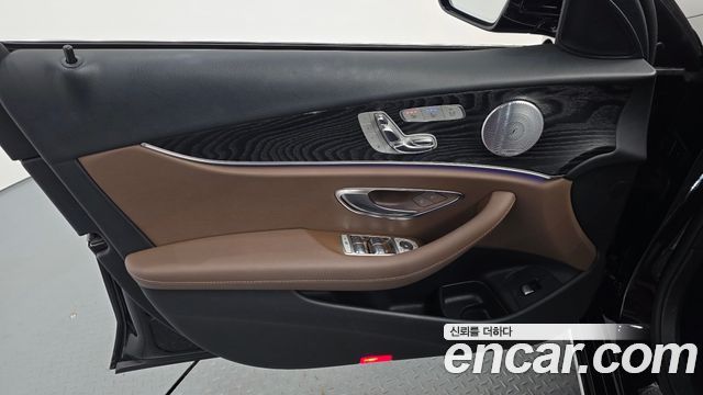 Mercedes-Benz E-Class (W213) E300 4MATIC Avnatgarde 2018 — фото 24