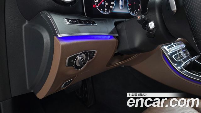 Mercedes-Benz E-Class (W213) E300 4MATIC Avnatgarde 2018 — фото 28