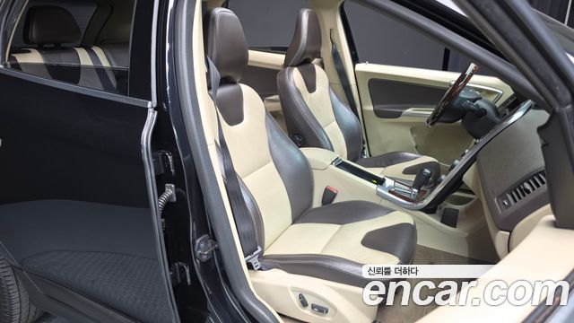 Volvo XC60 D5 AWD 1st 2012 — фото 12