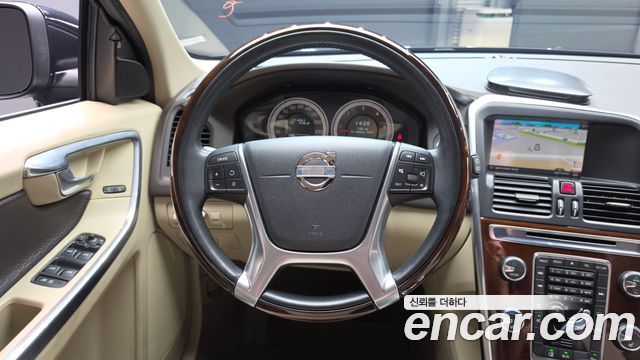 Volvo XC60 D5 AWD 1st 2012 — фото 13