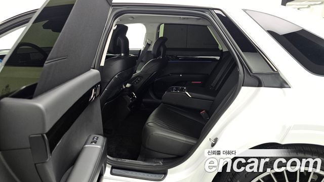 Hyundai Grandeur (GN7) 2,5 Gasoline 2WD Calligraphy 2025 — фото 11