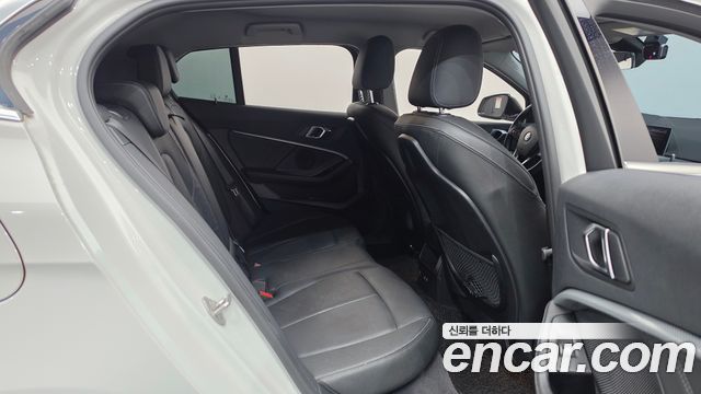 BMW 1 Series (F40) 120i Advantage 2021 — фото 15