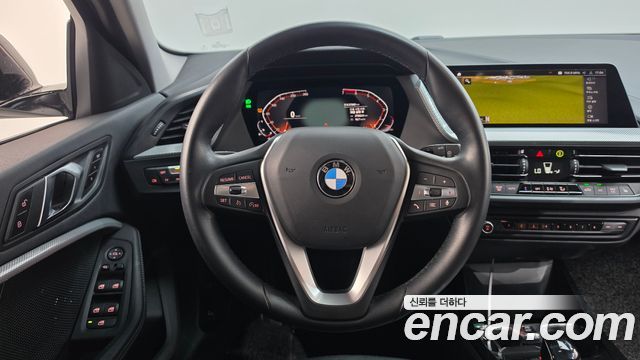 BMW 1 Series (F40) 120i Advantage 2021 — фото 18