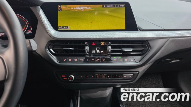 BMW 1 Series (F40) 120i Advantage 2021 — фото 19