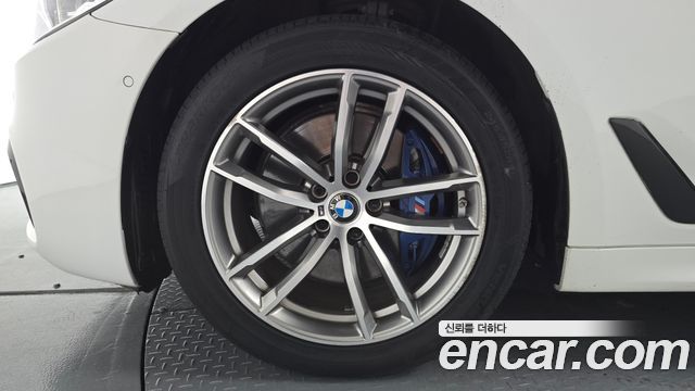 BMW 5 Series (G30) 530i xDrive M Sport Package Plus 2017 — фото 5
