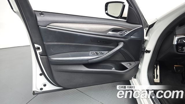 BMW 5 Series (G30) 530i xDrive M Sport Package Plus 2017 — фото 24