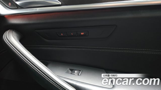 BMW 5 Series (G30) 530i xDrive M Sport Package Plus 2017 — фото 32