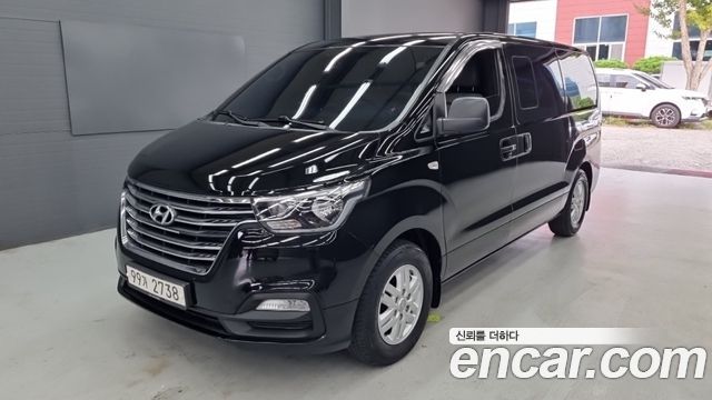 Hyundai Grand Starex Van 5-Seater Smart