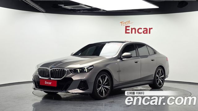 BMW 5 Series (G60) 530i xDrive M Sport 2025 — фото 1