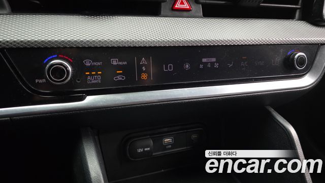 Kia Sportage (V) Diesel 2.0 2WD Prestige 2022 — фото 18
