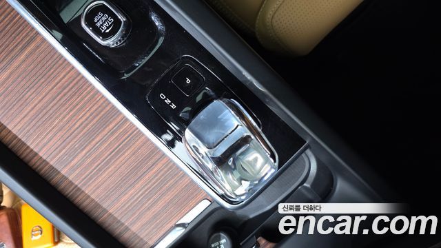 Volvo V60 Cross Country (II) B5 Ultimate AWD 2023 — фото 9