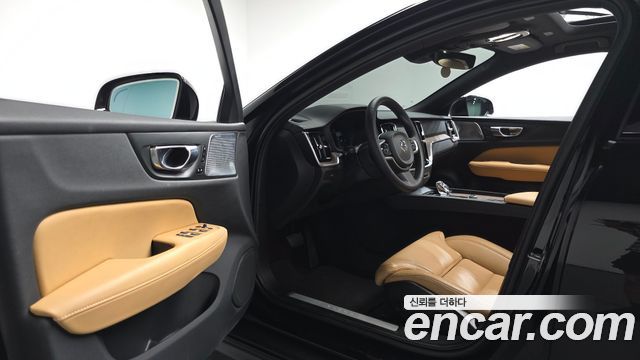 Volvo V60 Cross Country (II) B5 Ultimate AWD 2023 — фото 10