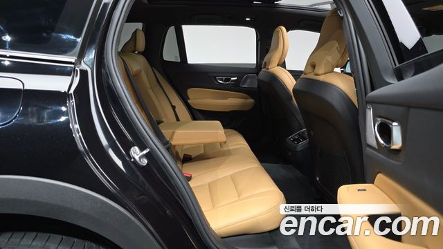 Volvo V60 Cross Country (II) B5 Ultimate AWD 2023 — фото 11