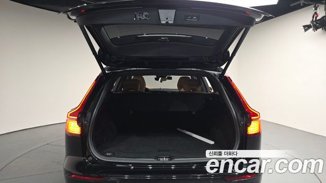Volvo V60 Cross Country (II) B5 Ultimate AWD 2023 — фото 20