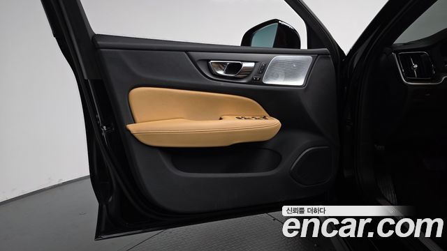 Volvo V60 Cross Country (II) B5 Ultimate AWD 2023 — фото 24