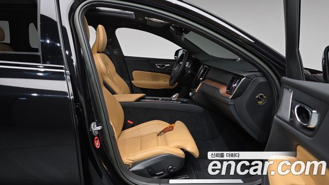 Volvo V60 Cross Country (II) B5 Ultimate AWD 2023 — фото 26