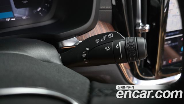 Volvo V60 Cross Country (II) B5 Ultimate AWD 2023 — фото 38