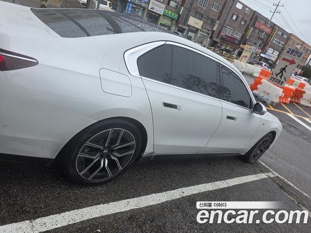 BMW 7 Series (G70) 740i xDrive M Sport 2023 — фото 2