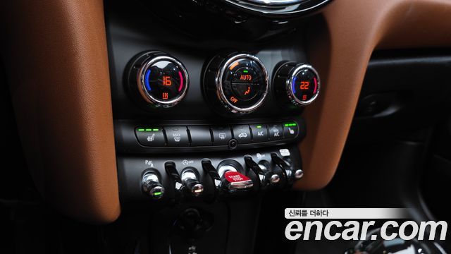 MINI Cooper S Convertible Classic Launch Pack Third Generation 2022 — фото 32