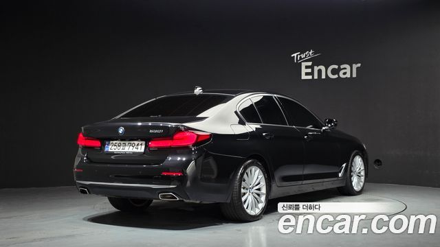 BMW 5 Series (G30) 530i Luxury 2023 — фото 2