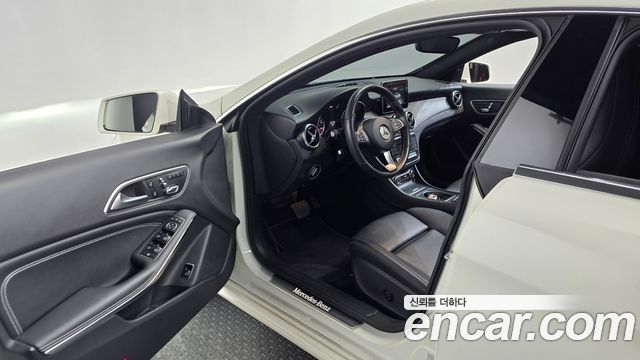 Mercedes-Benz CLA-Class (C117) CLA250 4MATIC 2018 — фото 10