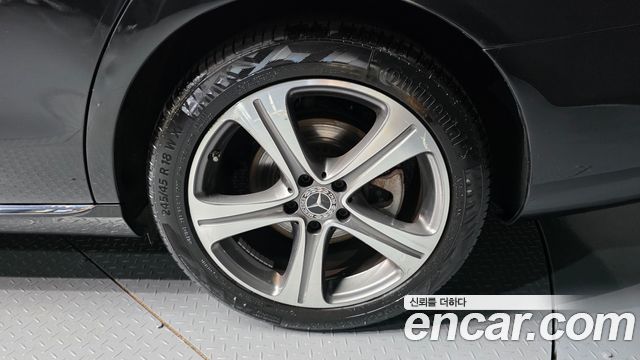 Mercedes-Benz E-Class (W213) E300 Avantgarde 2019 — фото 21