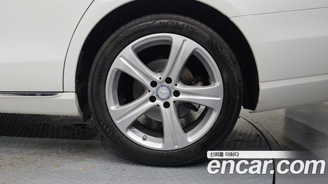 Mercedes-Benz E-Class (W213) E220d 4MATIC Avantgarde 2017 — фото 21