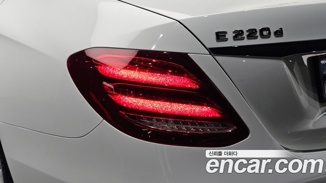 Mercedes-Benz E-Class (W213) E220d 4MATIC Avantgarde 2017 — фото 23